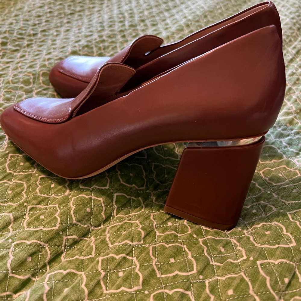 Antonio Melani New without box Cognac size 8 loafer shoes. Great for work!